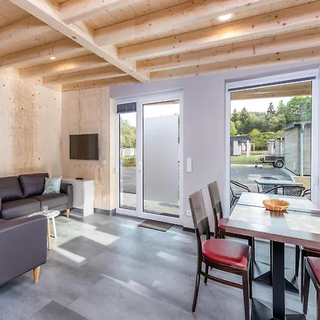 Ferienhaus Lakeside Bungalow, Cleaning Included Hallschlag