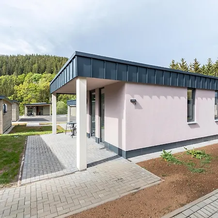 Lakeside Bungalow, Cleaning Included Ferienhaus *